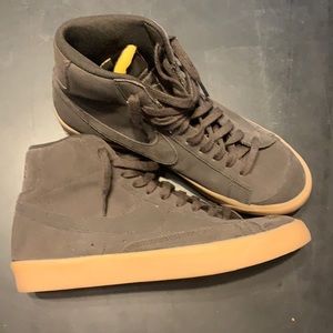 Mens 10.5 suede Nike blazer, never worn